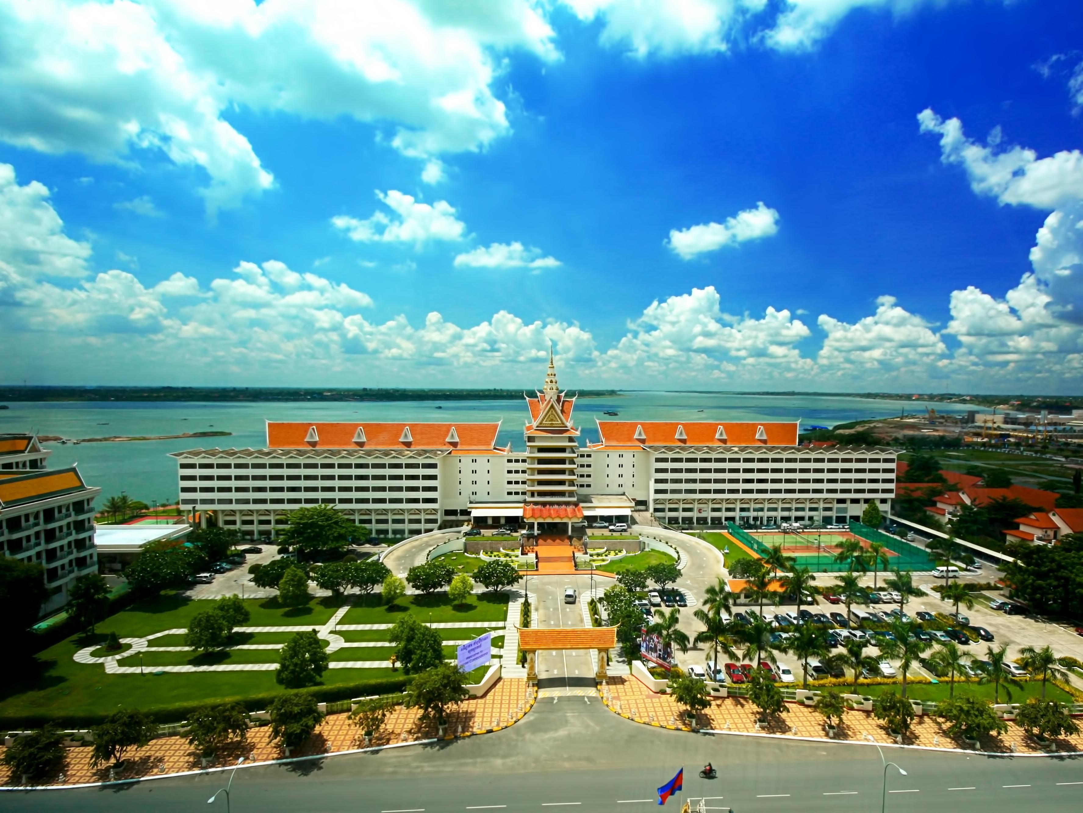 Hotel Cambodiana Phnom Penh Exterior foto