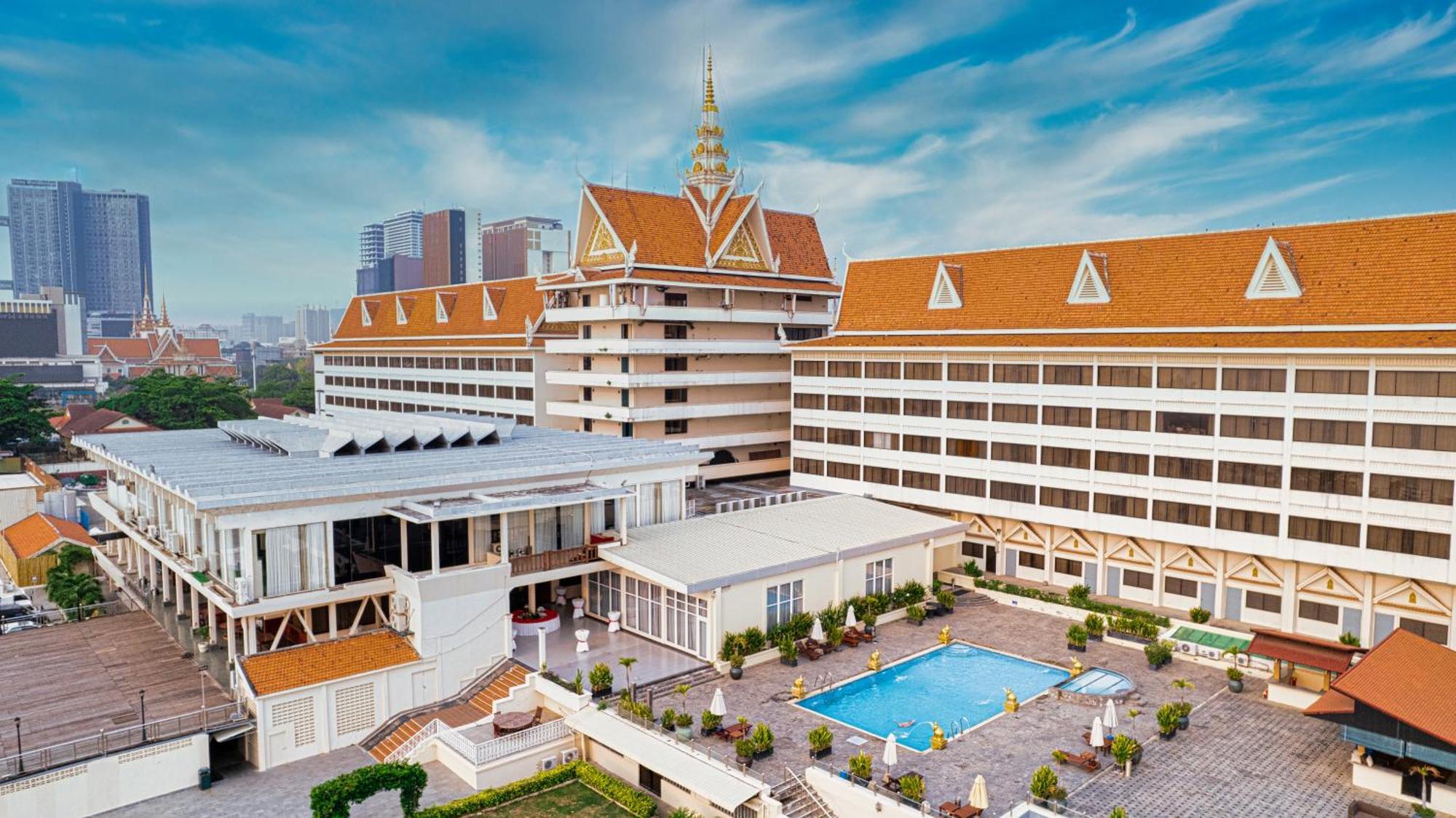 Hotel Cambodiana Phnom Penh Exterior foto